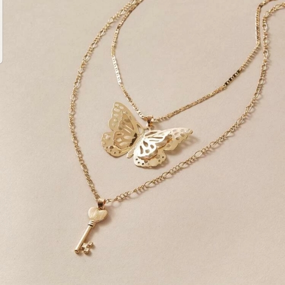 *Joan* Butterfly Key Necklace - Picture 4 of 4